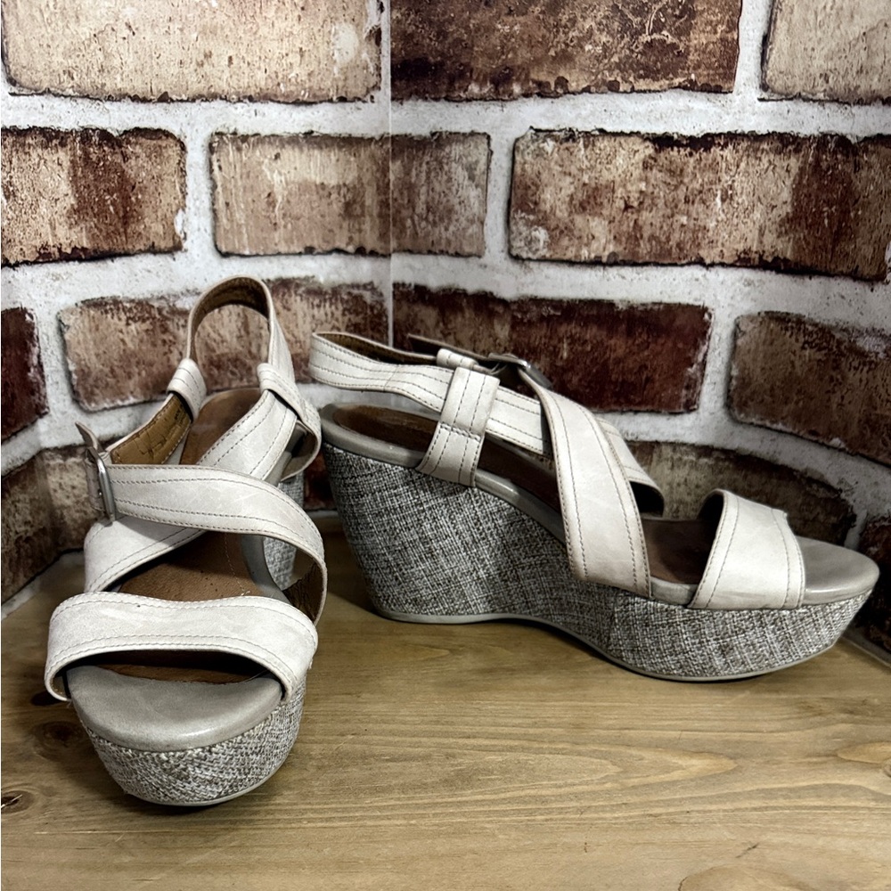 Clarks Cream Wedge Sandals-size 8